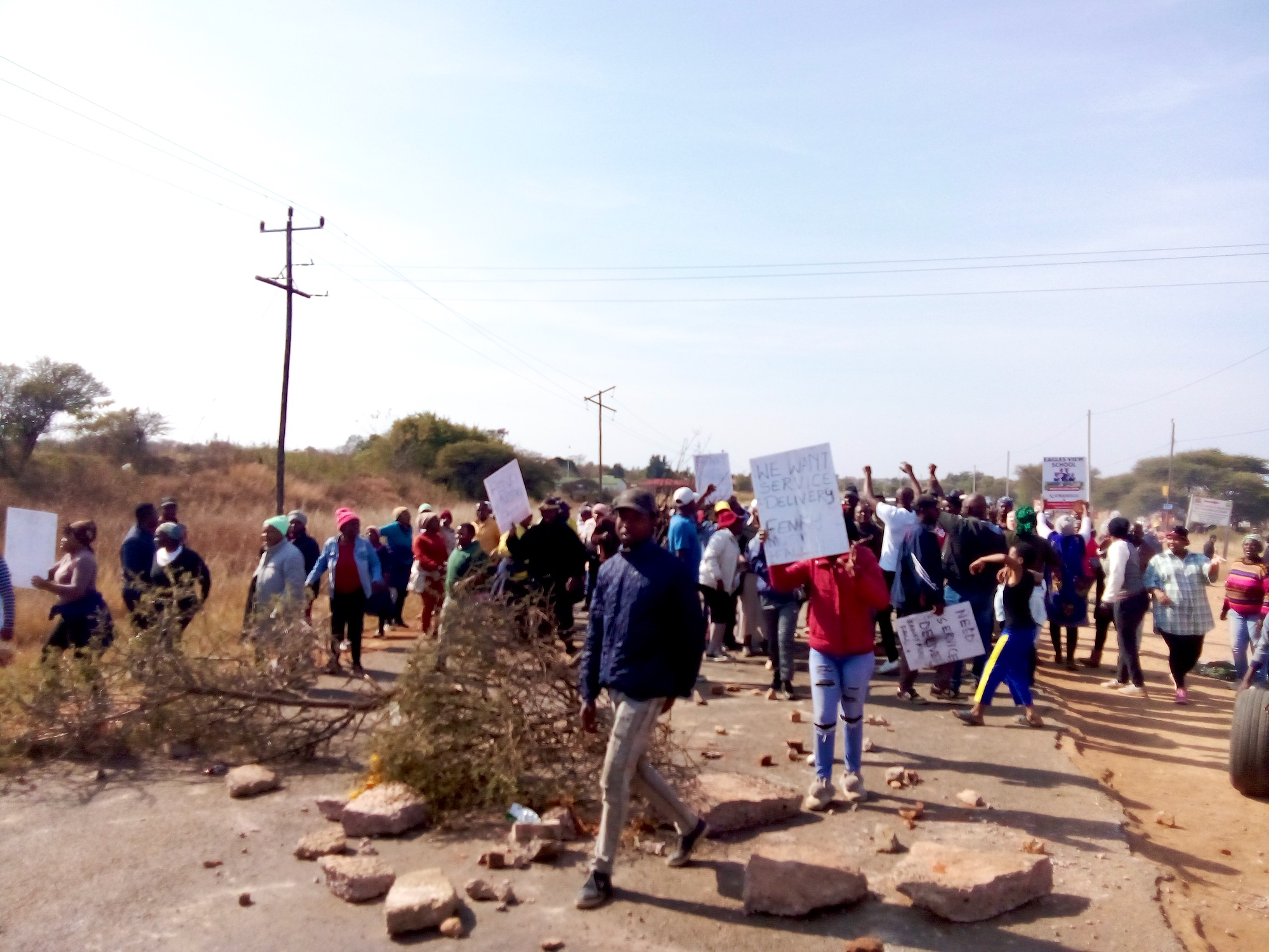 Hundreds protest in Madibeng over water and electricity GroundUp